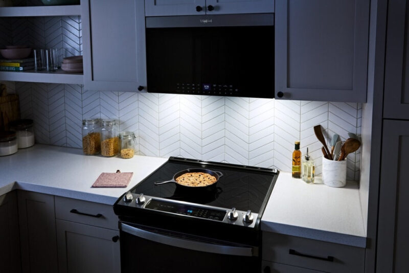 Whirlpool Air Fry Over-the-Range Oven with Advanced Sensing Technology - Image 6